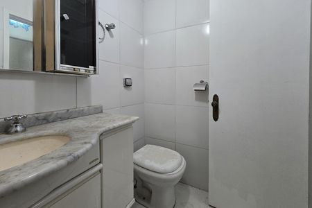Casa à venda com 320m², 5 quartos e 3 vagas Casa à venda com 320m², 5 quartos e 3 vagasBanheiro Social