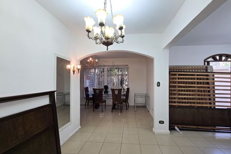 Casa à venda com 320m², 5 quartos e 3 vagas Casa à venda com 320m², 5 quartos e 3 vagasSala