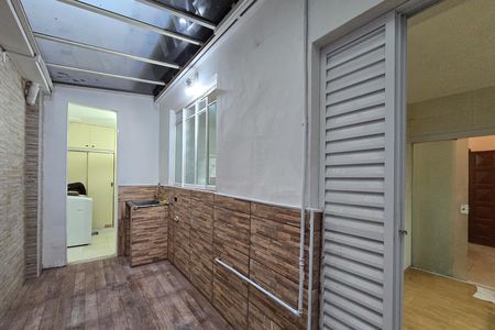 Casa à venda com 320m², 5 quartos e 3 vagas Casa à venda com 320m², 5 quartos e 3 vagasÁrea de Serviço