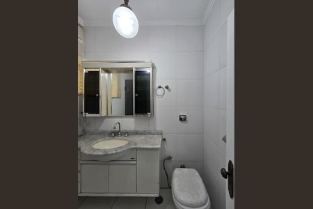 Casa à venda com 320m², 5 quartos e 3 vagas Casa à venda com 320m², 5 quartos e 3 vagasBanheiro Social