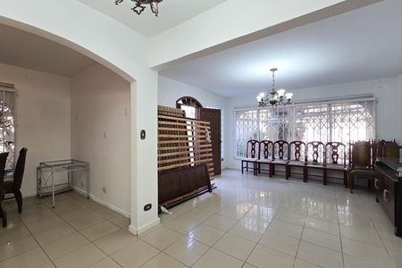 Casa à venda com 320m², 5 quartos e 3 vagas Casa à venda com 320m², 5 quartos e 3 vagasSala