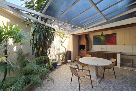 Casa à venda com 320m², 5 quartos e 3 vagas Casa à venda com 320m², 5 quartos e 3 vagasÁrea gourmet