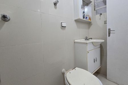 Casa à venda com 320m², 5 quartos e 3 vagas Casa à venda com 320m², 5 quartos e 3 vagasBanheiro de serviço