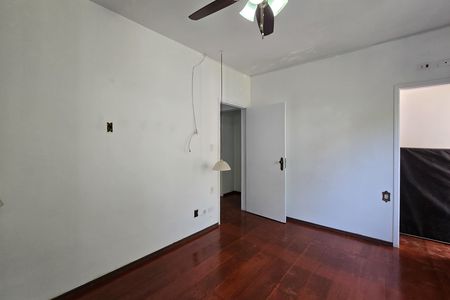 Casa à venda com 320m², 5 quartos e 3 vagas Casa à venda com 320m², 5 quartos e 3 vagasSuíte 2