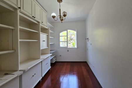 Casa à venda com 320m², 5 quartos e 3 vagas Casa à venda com 320m², 5 quartos e 3 vagasQuarto 2