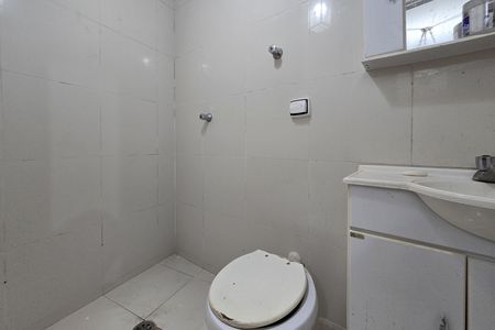 Casa à venda com 320m², 5 quartos e 3 vagas Casa à venda com 320m², 5 quartos e 3 vagasBanheiro de serviço