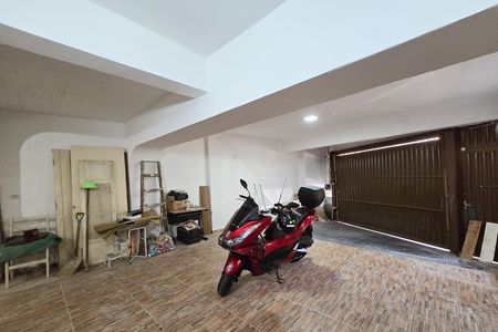 Casa à venda com 320m², 5 quartos e 3 vagas Casa à venda com 320m², 5 quartos e 3 vagasGaragem