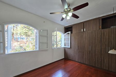 Casa à venda com 320m², 5 quartos e 3 vagas Casa à venda com 320m², 5 quartos e 3 vagasSuíte 2