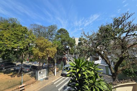 Casa à venda com 320m², 5 quartos e 3 vagas Casa à venda com 320m², 5 quartos e 3 vagasVista - Quarto 2
