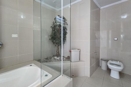Casa à venda com 320m², 5 quartos e 3 vagas Casa à venda com 320m², 5 quartos e 3 vagasBanheiro - Suíte 2