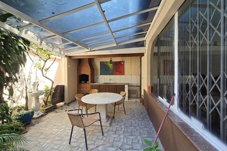 Casa à venda com 320m², 5 quartos e 3 vagas Casa à venda com 320m², 5 quartos e 3 vagasÁrea Gourmet