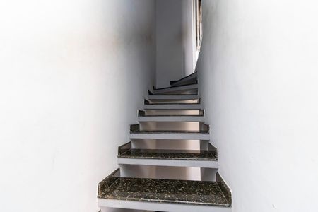 Casa de condomínio à venda com 86m², 2 quartos e 1 vagaEscada