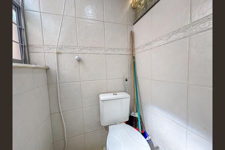 Banheiro de kitnet/studio para alugar com 1 quarto, 18m² em Centro, Rio de Janeiro