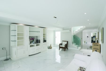 Casa para alugar com 340m², 3 quartos e 3 vagas Casa para alugar com 340m², 3 quartos e 3 vagasSala