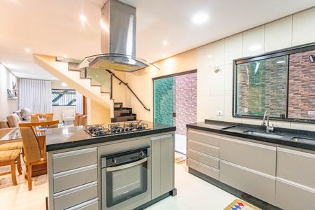 Casa à venda com 245m², 3 quartos e 2 vagas Casa à venda com 245m², 3 quartos e 2 vagasCozinha