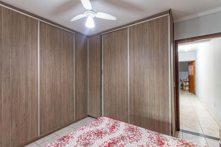 Casa à venda com 245m², 3 quartos e 2 vagas Casa à venda com 245m², 3 quartos e 2 vagasQuarto 1 - suíte