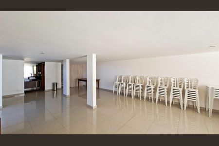 Apartamento à venda com 96m², 3 quartos e 2 vagas Apartamento à venda com 96m², 3 quartos e 2 vagasÁrea comum - Salão de festas