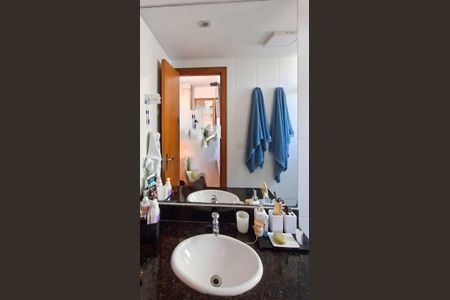 Apartamento à venda com 96m², 3 quartos e 2 vagas Apartamento à venda com 96m², 3 quartos e 2 vagasBanheiro da Suíte