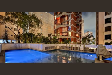 Apartamento à venda com 126m², 3 quartos e 2 vagas Apartamento à venda com 126m², 3 quartos e 2 vagasÁrea comum - Piscina