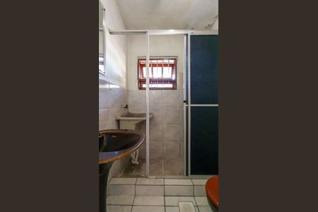 Banheiro Social de kitnet/studio para alugar com 1 quarto, 20m² em Cristal, Porto Alegre