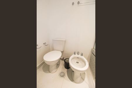 Apartamento para alugar com 150m², 2 quartos e 1 vaga Apartamento para alugar com 150m², 2 quartos e 1 vagaBanheiro da Suíte