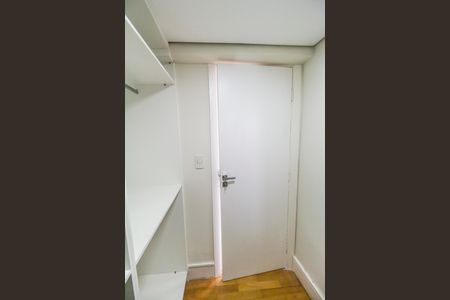 Apartamento para alugar com 150m², 2 quartos e 1 vaga Apartamento para alugar com 150m², 2 quartos e 1 vagaCloset da suíte