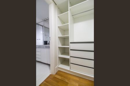 Apartamento para alugar com 150m², 2 quartos e 1 vaga Apartamento para alugar com 150m², 2 quartos e 1 vagaCloset da suíte