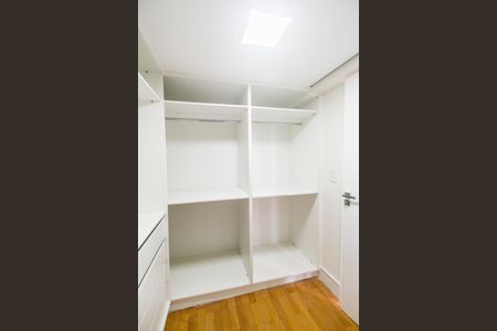Apartamento para alugar com 150m², 2 quartos e 1 vaga Apartamento para alugar com 150m², 2 quartos e 1 vagaCloset da suíte