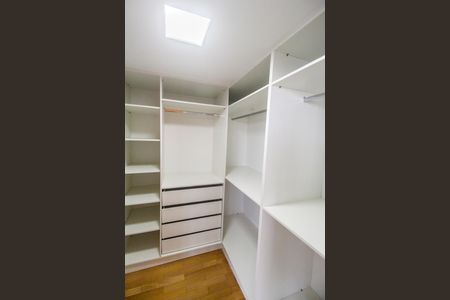 Apartamento para alugar com 150m², 2 quartos e 1 vaga Apartamento para alugar com 150m², 2 quartos e 1 vagaCloset da suíte