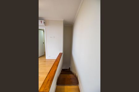 Apartamento para alugar com 150m², 2 quartos e 1 vaga Apartamento para alugar com 150m², 2 quartos e 1 vagaEscada