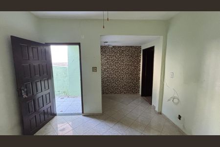 Casa à venda com 98m², 2 quartos e 2 vagasSala