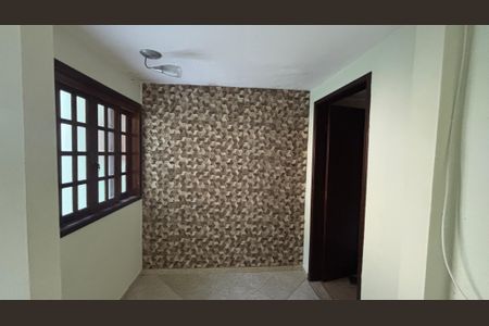 Casa à venda com 98m², 2 quartos e 2 vagasSala