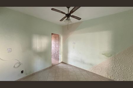 Casa à venda com 98m², 2 quartos e 2 vagasSala