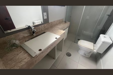 Banheiro da Suíte de apartamento para alugar com 2 quartos, 70m² em Centro, Campinas