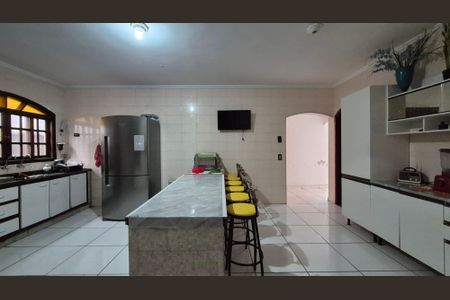 Casa à venda com 400m², 3 quartos e 8 vagas Casa à venda com 400m², 3 quartos e 8 vagasCozinha