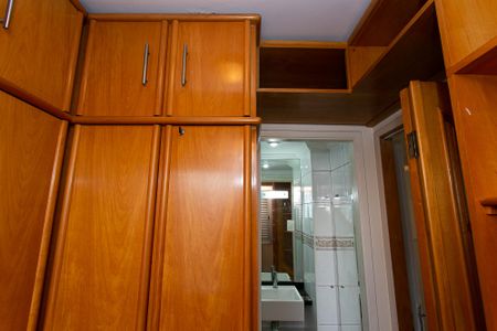Apartamento à venda com 60m², 2 quartos e 2 vagas Apartamento à venda com 60m², 2 quartos e 2 vagasCloset da Suíte