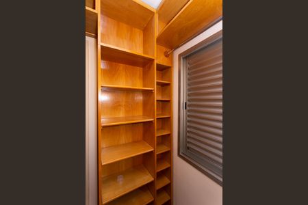 Apartamento à venda com 60m², 2 quartos e 2 vagas Apartamento à venda com 60m², 2 quartos e 2 vagasCloset da Suíte