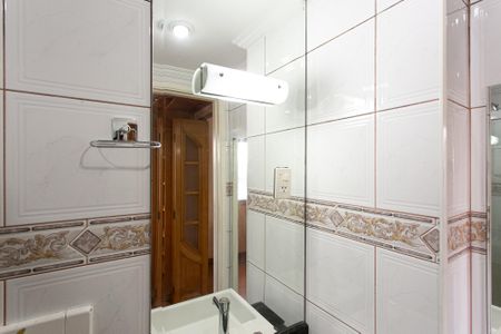 Apartamento à venda com 60m², 2 quartos e 2 vagas Apartamento à venda com 60m², 2 quartos e 2 vagasBanheiro da Suíte