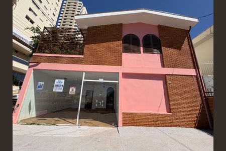 Casa para alugar com 276m², 3 quartos e 4 vagasFachada + Placa