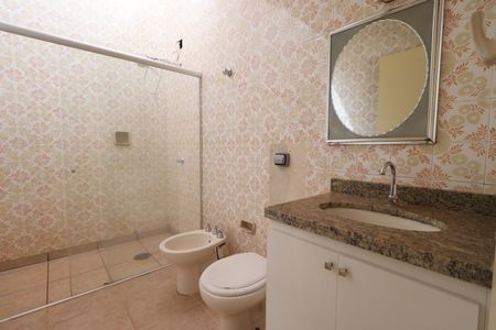 Casa para alugar com 276m², 3 quartos e 4 vagasBanheiro