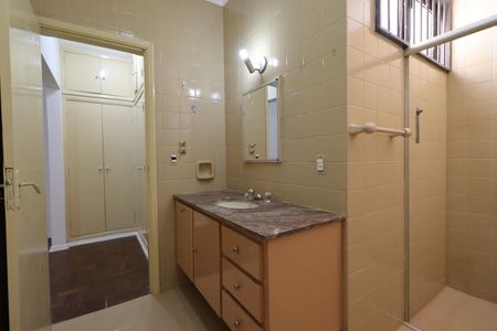 Casa para alugar com 276m², 3 quartos e 4 vagasBanheiro da Suíte