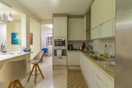 Casa à venda com 290m², 3 quartos e 2 vagas Casa à venda com 290m², 3 quartos e 2 vagasCozinha