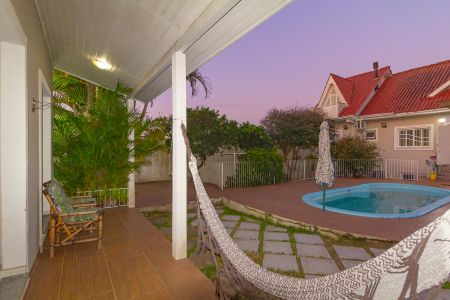 Casa à venda com 290m², 3 quartos e 2 vagas Casa à venda com 290m², 3 quartos e 2 vagasÁrea Externa