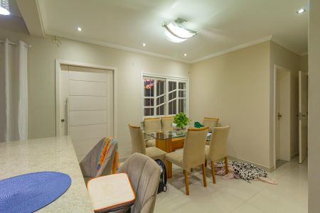 Casa à venda com 290m², 3 quartos e 2 vagas Casa à venda com 290m², 3 quartos e 2 vagasCozinha