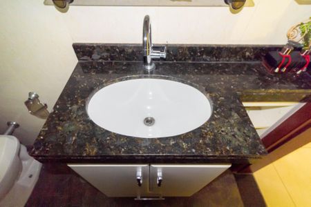 Casa à venda com 118m², 3 quartos e 2 vagasBanheiro Social