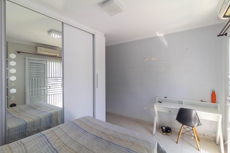 Casa à venda com 118m², 3 quartos e 2 vagasSuíte