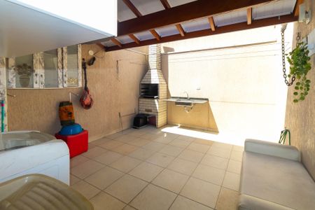 Casa à venda com 118m², 3 quartos e 2 vagasÁrea de Serviço