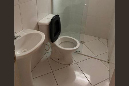 Banheiro de apartamento para alugar com 2 quartos, 45m² em Jardim Sao Luis (zona Norte), Guarulhos