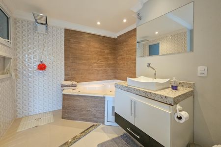 Apartamento para alugar com 220m², 3 quartos e 2 vagasBanheiro Suíte 2