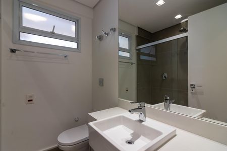 Banheiro da Suíte de apartamento à venda com 2 quartos, 100m² em Itaim Bibi, São Paulo